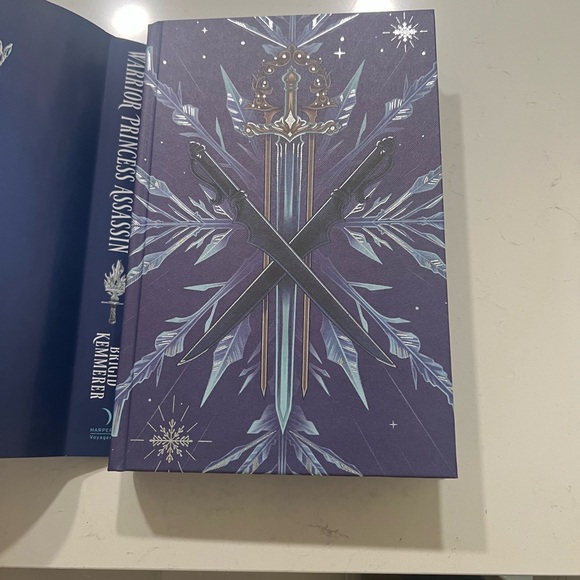 Fairyloot Warrior Princess Assassin Exclusive Signed Edition - Picture 3 of 6